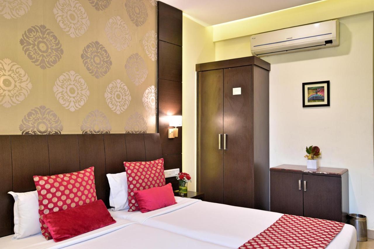 Hotel Surya Plaza Kota  Exteriör bild