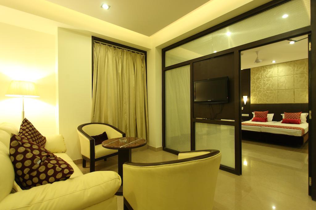 Hotel Surya Plaza Kota  Exteriör bild