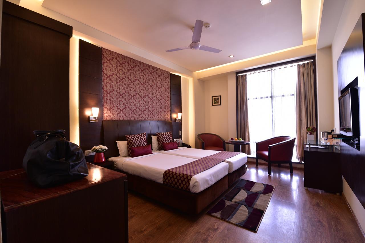 Hotel Surya Plaza Kota  Exteriör bild