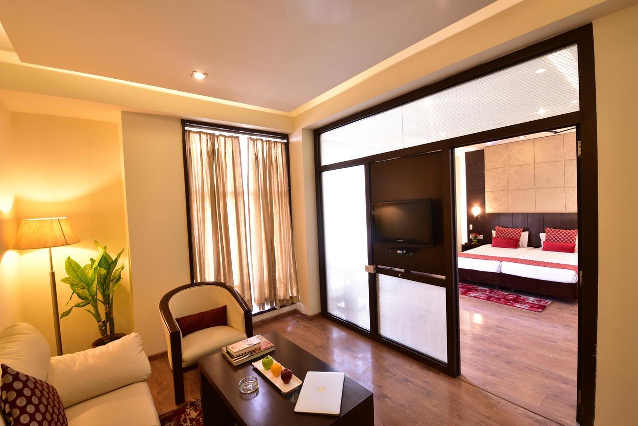 Hotel Surya Plaza Kota  Exteriör bild