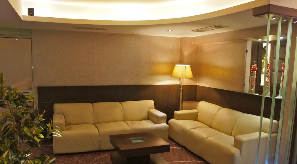 Hotel Surya Plaza Kota  Exteriör bild